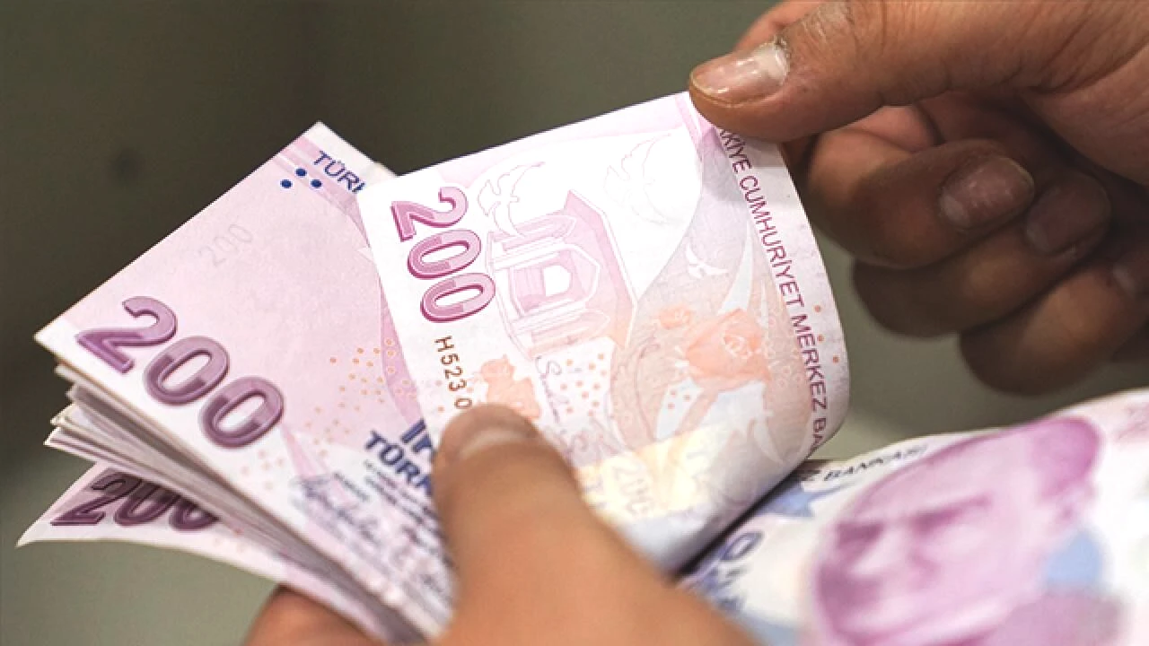 Emekli Bayram İkramiyesi 2027'de Ne Olacak? 4 Bin TL'de mi Kalacak, Gelire Göre mi Verilecek?