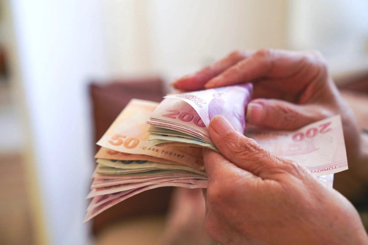 Akbank'tan Emekliye 15.000 TL Promosyon! Kampanyada Son 3 Gün: SSK, Bağ-Kur ve Emekli Sandığı Emeklisine Maaşa Göre Ödeme Tablosu