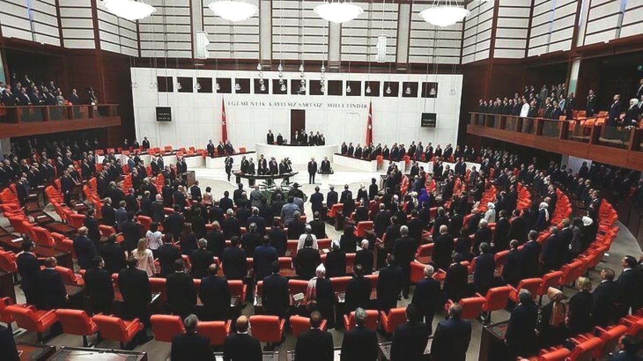 Emekliye 14 Bin TL İkramiye Teklifi Meclis'te! Gözler Yeni Dönemde