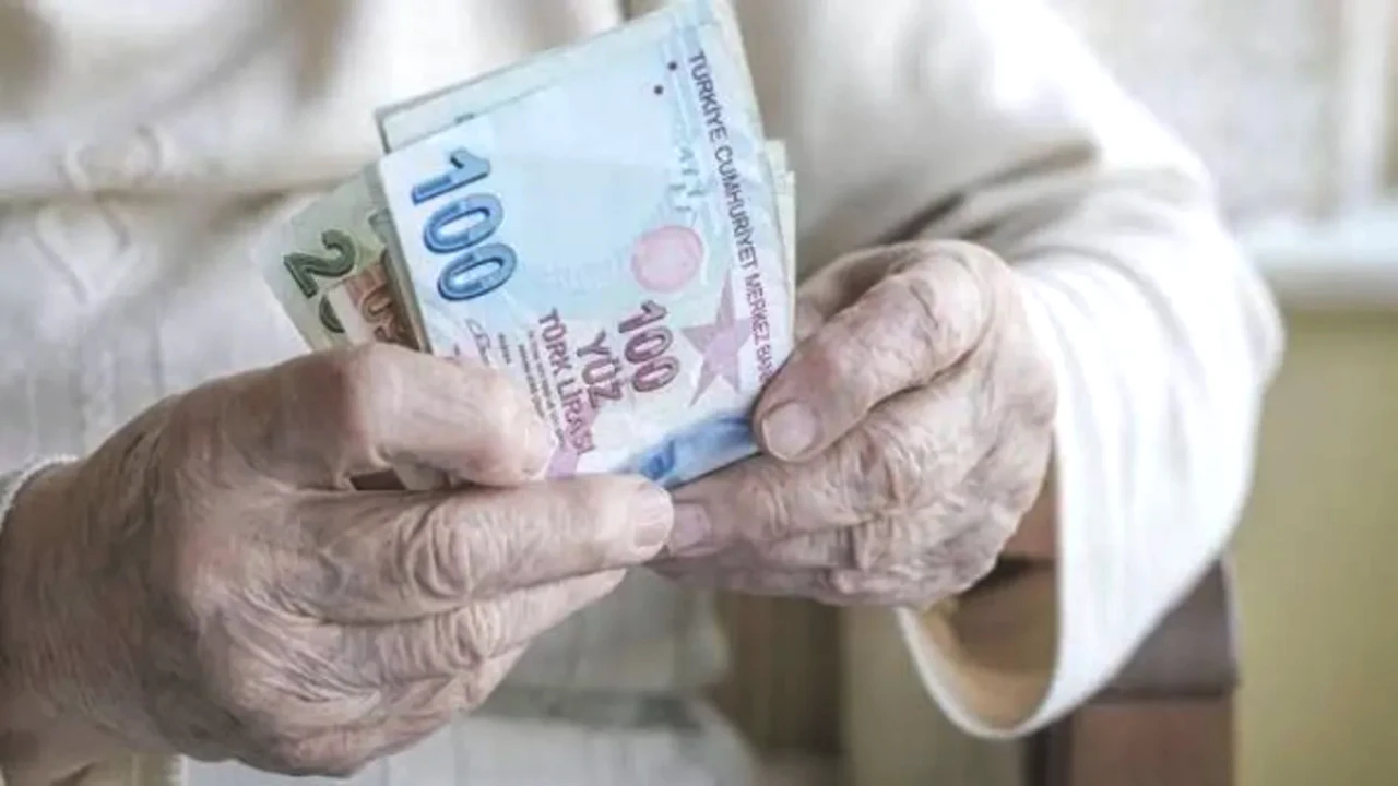 Evde Bakım Maaşı Alanlar Dikkat! Ekim Ödemesi 15'inden Sonra Yatıyor