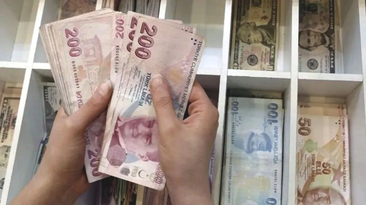 Emekli İkramiyesi 4 Bin TL'de Kalacak mı? Meclis'teki Teklifte Son Durum